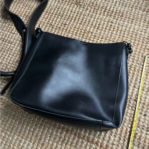 Classic Black faux Leather Crossbody Shoulder Bag - Women